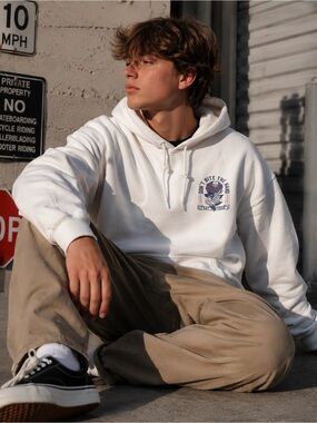 SCW white Graphic Hoodie with Front Pocket size Large graffiti art